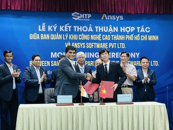 Leaders of the two units signed a Memorandum of Understanding to develop human resources in the semiconductor chip industry in Vietnam.