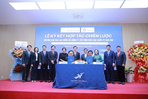 Sun Edu International Education Joint Stock Company and Lạc Hồng University on January 22 signed a cooperation agreement to establish a semiconductor integrated circuit centre in Đồng Nai Province. — Photo courtesy of Sun Edu